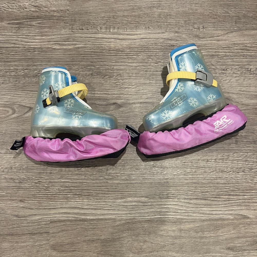 Kids Snowflake Bauer Ice Skates with Covers